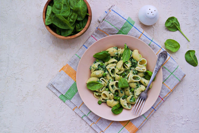 Obiad po świętach gotowy w 15 minut. Ten kremowy makaron ze szpinakiem to wszystko, czego teraz potrzebujesz