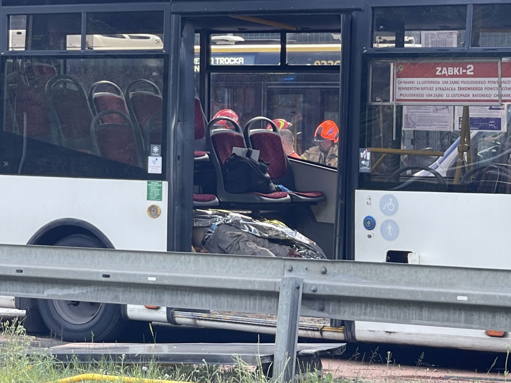 Wypadek miejskiego autobusu w Ząbkach