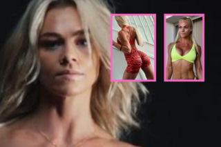 Zjawiskowa blondwłosa trenerka pokazuje perfekcyjnie wyćwiczone ciało. Biust, uda i brzuch robią wrażenie