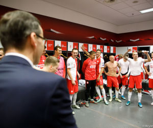Premier Mateusz Morawiecki w szatni reprezentacji Polski