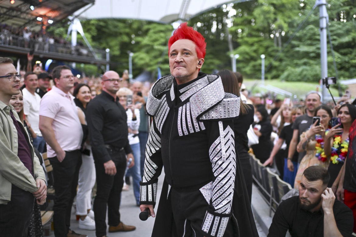 Michał Wiśniewski jak diwa! Na jubileusz Ich Troje przygotował aż 10 kreacji