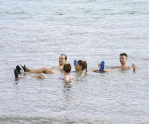 Barwy szczęścia, odciek 2236. Miriam (Sandra Herbich), Agata (Natalia Zambrzycka), Patryk (Konrad Skolimowski), Paweł (Mateusz Rzeźniczak)