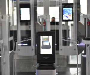Na wrocławskim lotnisku zainstalowano bramki do automatycznej kontroli granicznej