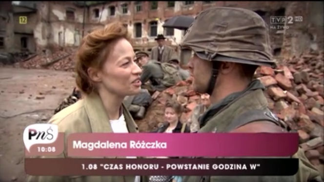 Pytanie na śniadanie na planie 7 sezonu Czasu honoru. Magdalena Różczka, Maciej Zakościelny