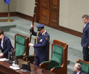300 tys. za ubrania dla armii Kuchcińskiego