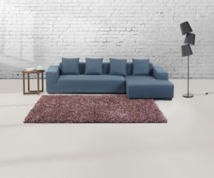 Szara sofa do salonu