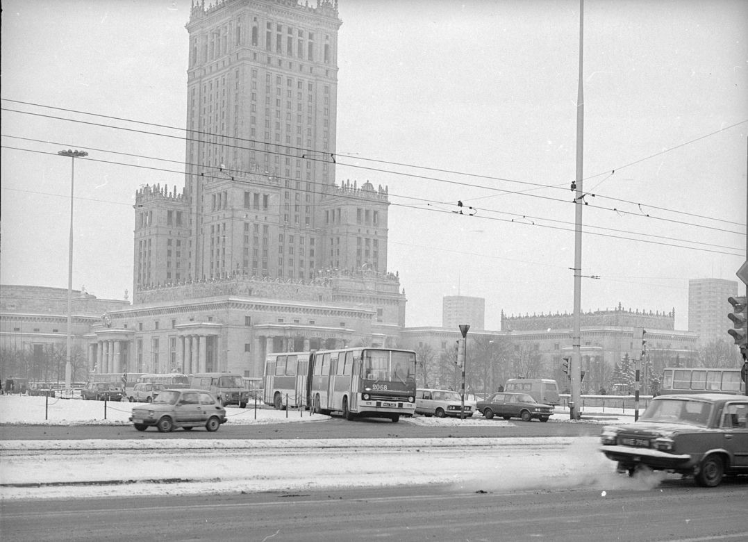  44 lata temu w Warszawie zadebiutował Ikarus! Kto pamięta te kultowe autobusy?
