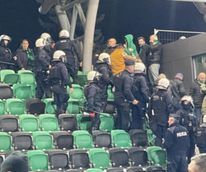 Cztery osoby zatrzymane po awanturze na trybunach. Pseudokibice zepsuli świeto piłki