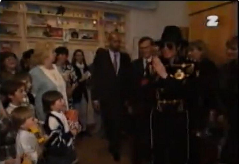 Michael Jackson zmarł 16 lat temu. Gdy odwiedził Polskę, wszyscy wstrzymali oddech. Te zdjęcia zachwycają
