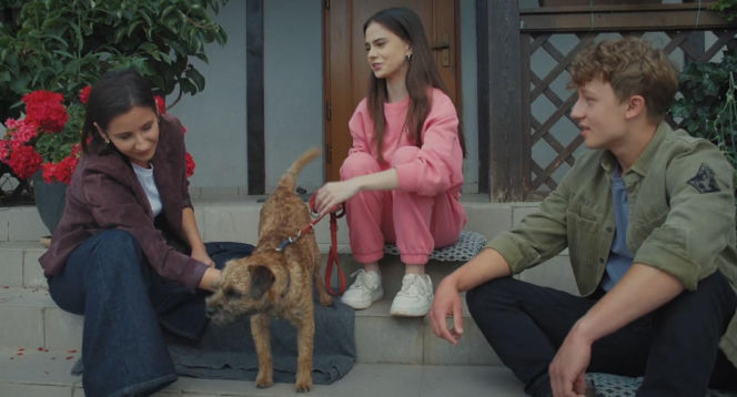 M jak miłość odc. 1894. Basia (Karina Woźniak), Agnes (Amanda Mincewicz), Kacper (Bartosz Ziewiec)