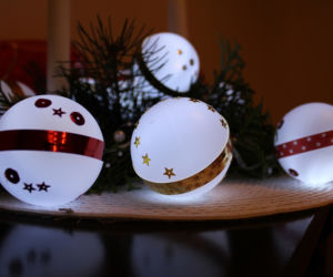 Dekoracja z bombek LED