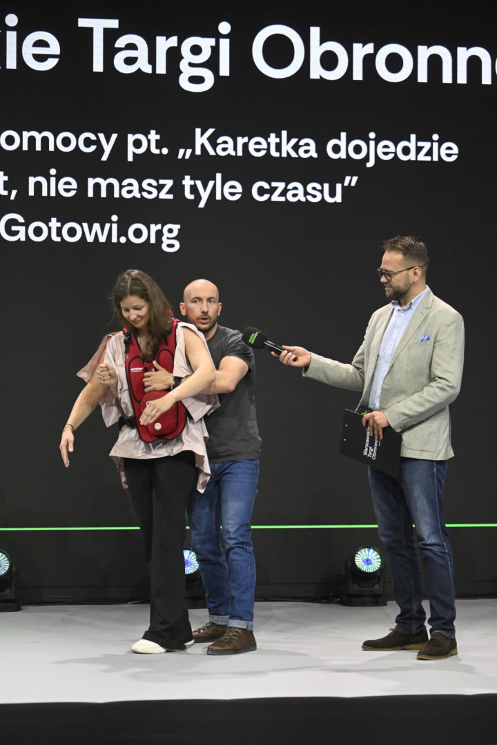 Warszawskie Targi Obronne. Scena Biała Blok z Pierwszej Pomocy pt. „Karetka dojedzie za 12 minut, nie masz tyle czasu”