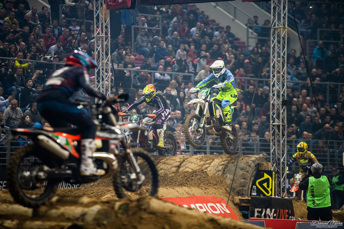 SuperEnduro w Krakowie! Duże prędkości, terenowe motocykle i skoki w powietrzu!