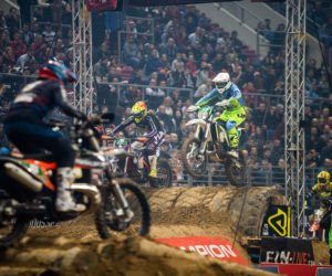 SuperEnduro w Krakowie! Duże prędkości, terenowe motocykle i skoki w powietrzu!