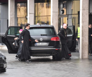 Ministrowie i duchowni zjeżdżają się na urodziny Radia Maryja