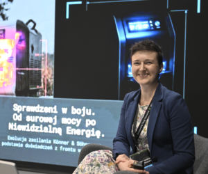 Warszawskie Targi Obronne. . Scena Niebieska. Prezentacja sprawdzeni w boju. Od surowej mocy po „Niewidzialną Energię”. Ewolucja zasilania Könner & Söhnen na podstawie wniosków z frontu w Ukrainie