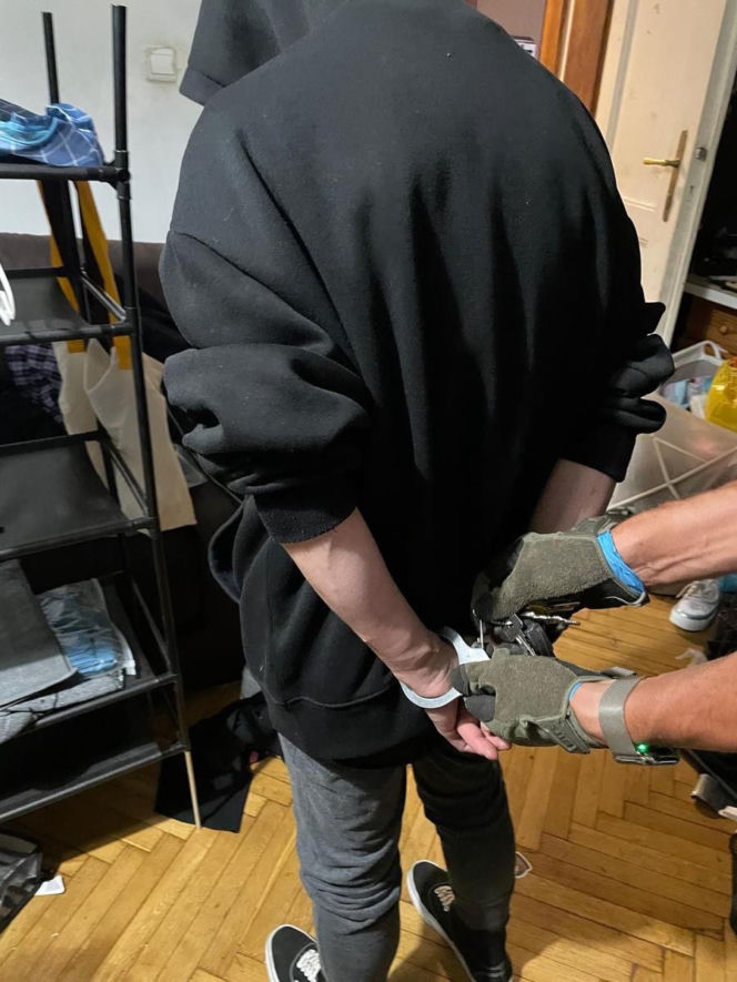 Policja rozbiła grupę handlującą lekami opioidowymi. Cztery młode kobiety nie żyją. Wśród zatrzymanych jest lekarz