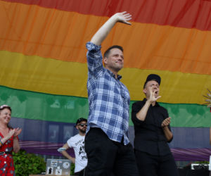 Rafał Trzaskowski na Paradzie Równości
