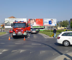 Białystok. Wypadek w centrum Białegostoku. Opel na dachu