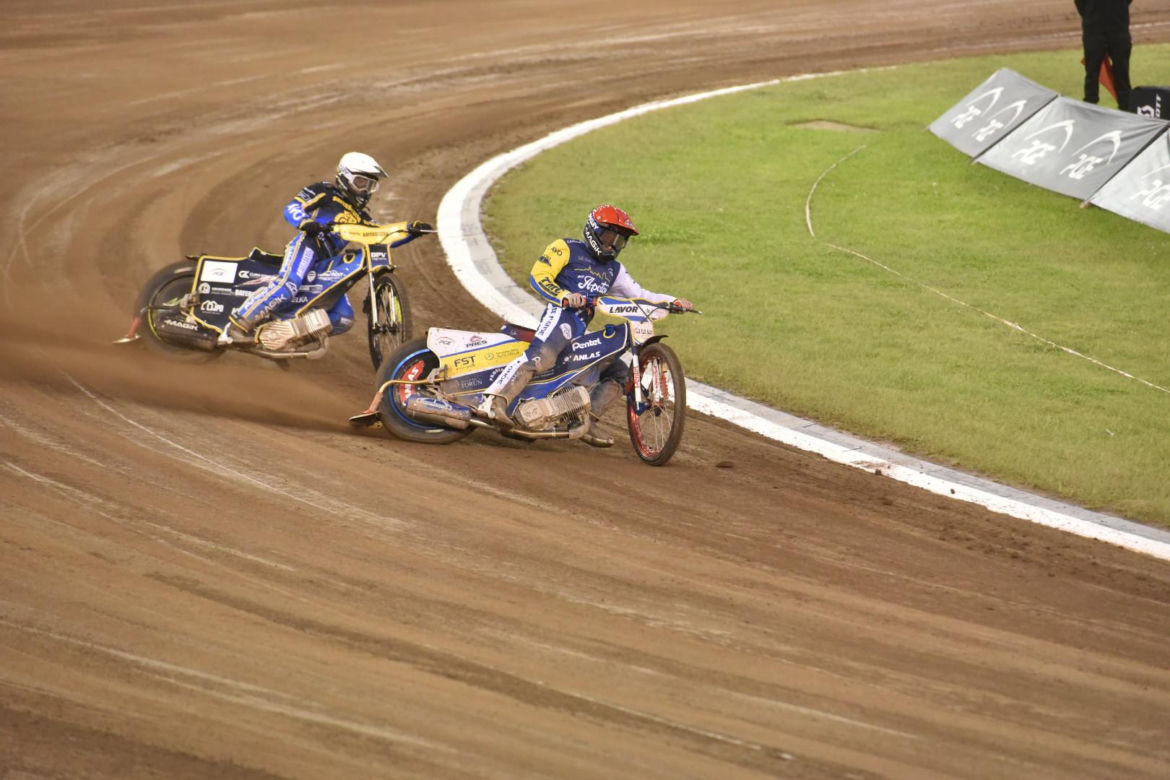 PRES Grupa Deweloperska Toruń - Bayersystem GKM Grudziądz, zdjęcia Motoareny. Fotorelacja z trybun i toru
