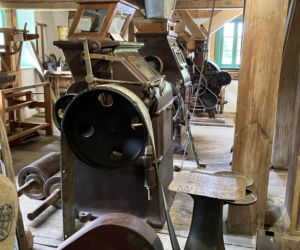 Ekspozycja urządzeń młyńskich w Dolnym Młynie w Wojciechowie