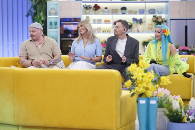 Cleo w niebieskich włosach