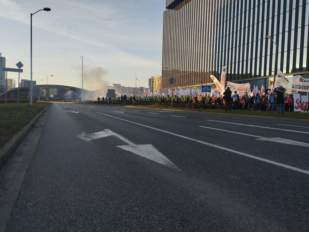 Protest w Katowicach. Tysiące związkowców na ulicach. Padły mocne słowa o „zbrodniczej ideologii”