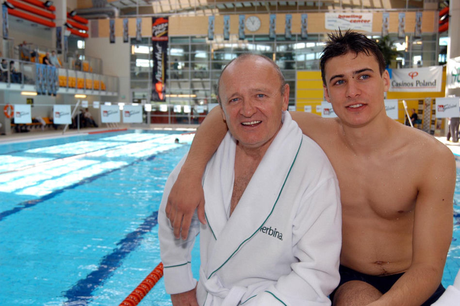 Tak Mateusz i Matylda Damięccy wspominali swojego tatę w Dzień Ojca. Każde po swojemu