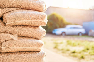 Cena pelletu rośnie. Jest tani zamiennik. Czy łyska gryki zamiast to dobry wybór?