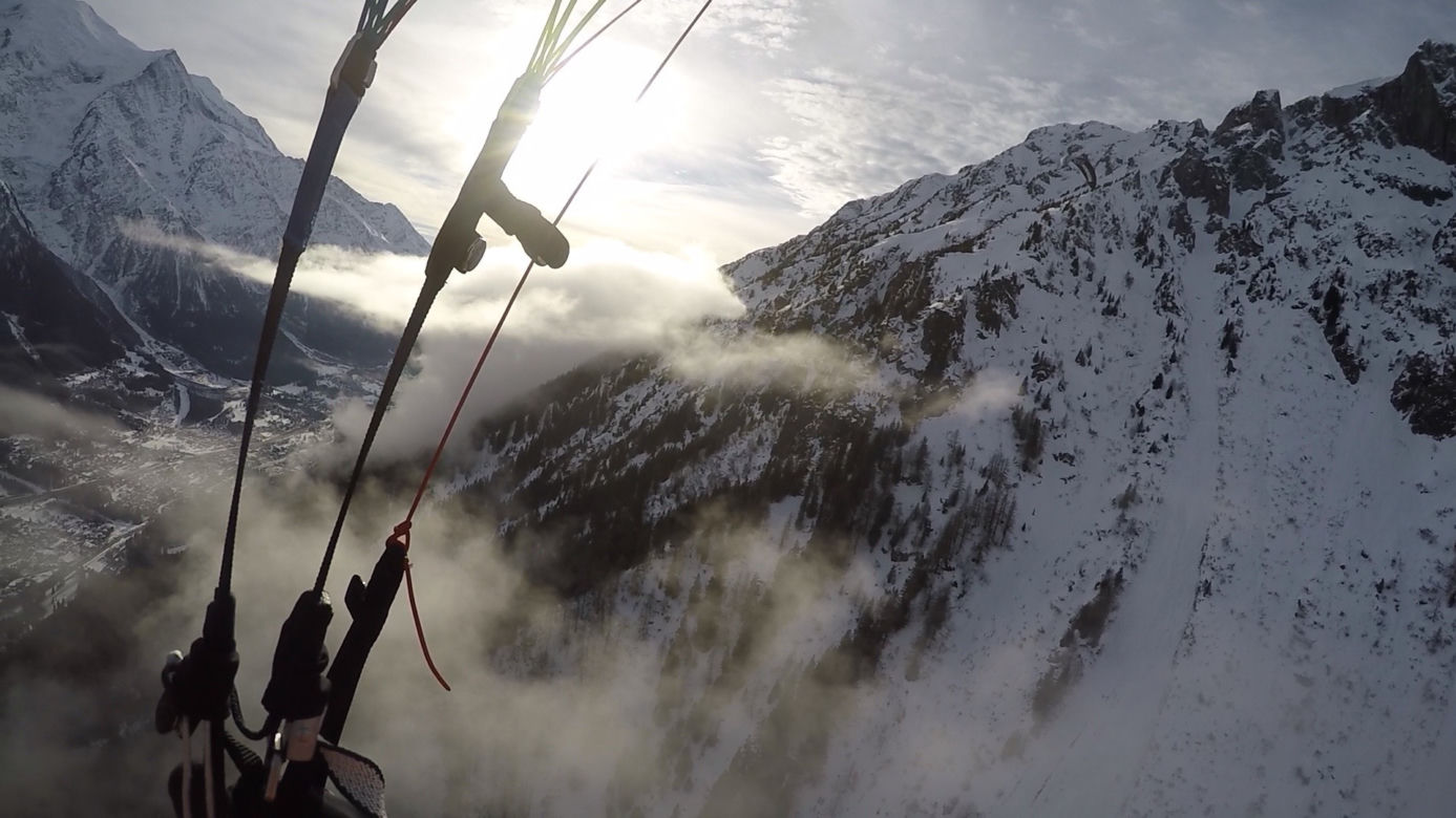 Polacy szykują się do lotu paralotnią z Mont Blanc