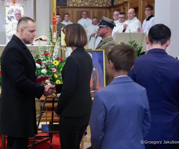 Politycy żegnają trenera. Na pogrzebie prezydent i minister