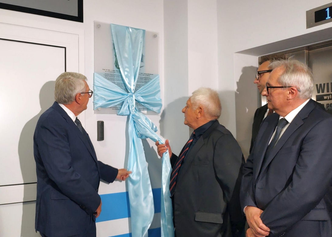 Szpital uhonorował wybitnych kardiochirurgów. Legendy skalpela otworzyły hybrydową salę operacyjną