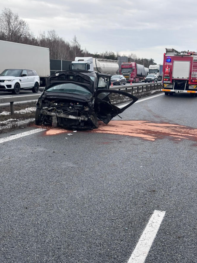 Wypadek na A4 w stronę Tarnowa. Lądował LPR, ogromne korki