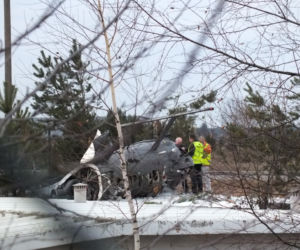 Prywatny helikopter runął na ziemię. Dwie osoby ranne.
