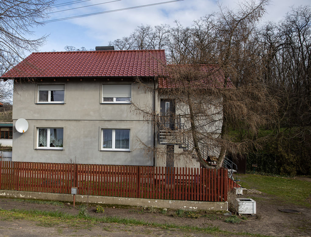 Ustrzelił żonę z kuszy, bo dostała kwiaty