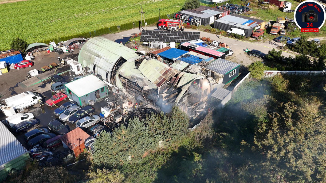 Płonie wielka hala pod Warszawą