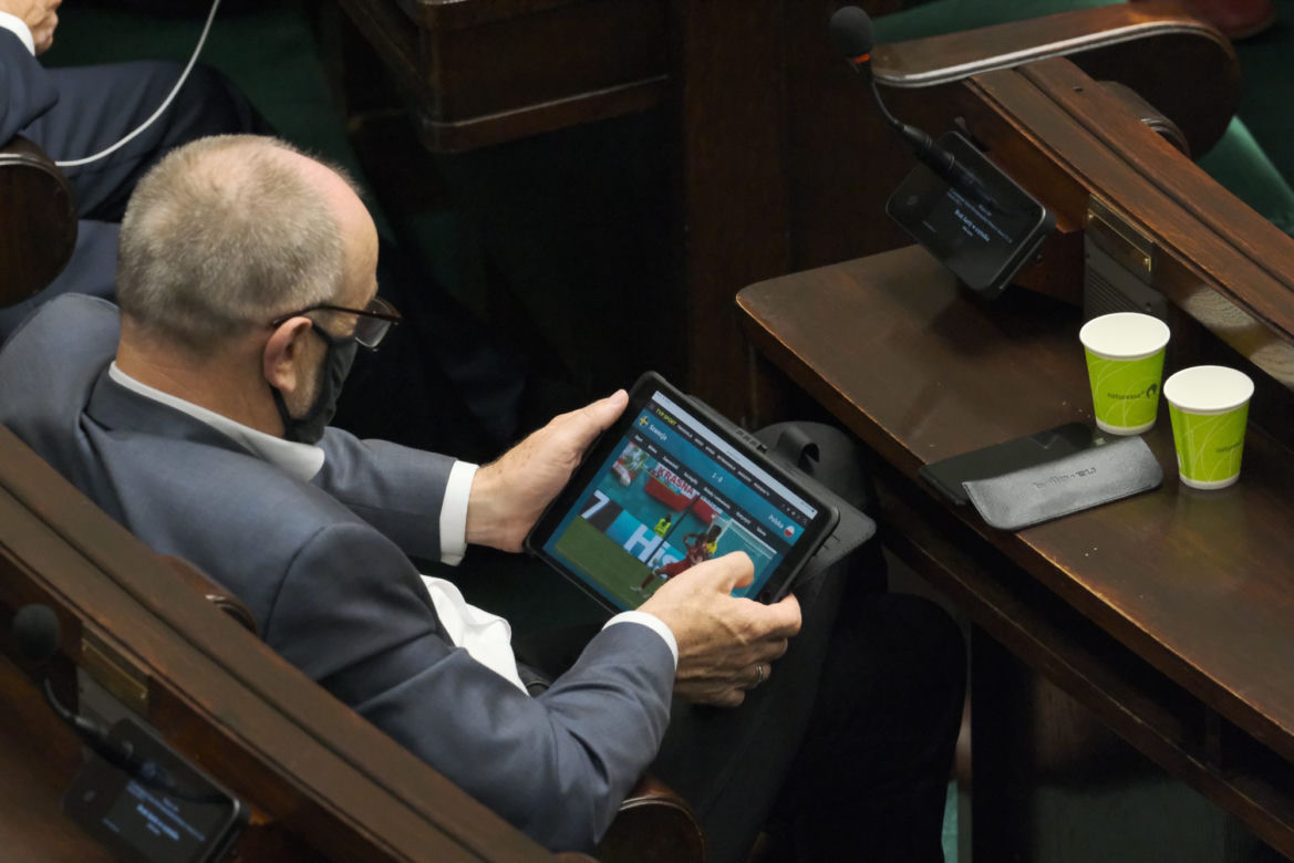 Podczas posiedzenia Sejmu posłowie oglądali mecz Polska - Szwecja