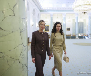 Marta Nawrocka w garniturach