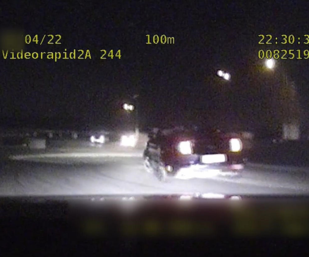 Driftował na rondzie, na zabawie przyłapali go policjanci. Kwota mandatu zwala z nóg