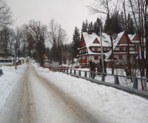 To jedna z najpiękniejszych wsi w Małopolsce. Kiedyś była popularniejszym kurortem niż Zakopane