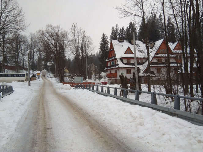 To jedna z najpiękniejszych wsi w Małopolsce. Kiedyś była popularniejszym kurortem niż Zakopane