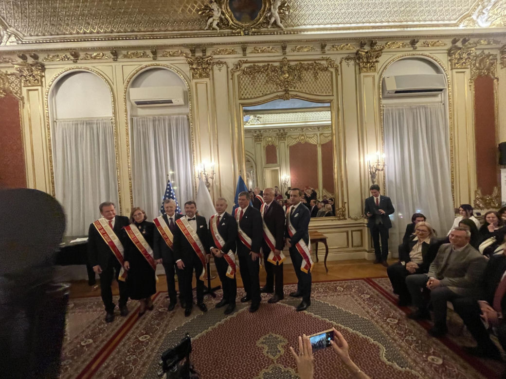 Szarfowanie Wielkiego Marszałka Parady Pułaskiego 2025