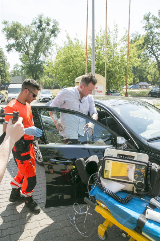 25 minut gotowałem sie w aucie