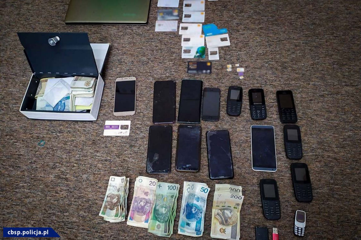 Ukrywali narkotyki w gaśnicy. Policja rozbiła warszawski gang