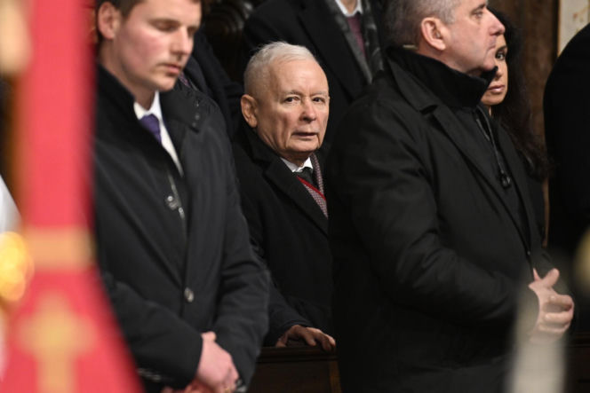 Msza za ofiary Smoleńska w Archikatedrze. Obecni Nawrocki i Kaczyńska