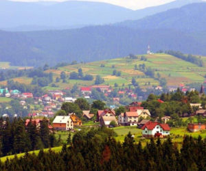 Jedno miejsce, trzy kraje. Ta niezwykła wieś na Śląsku przyciąga turystów z całej Polski