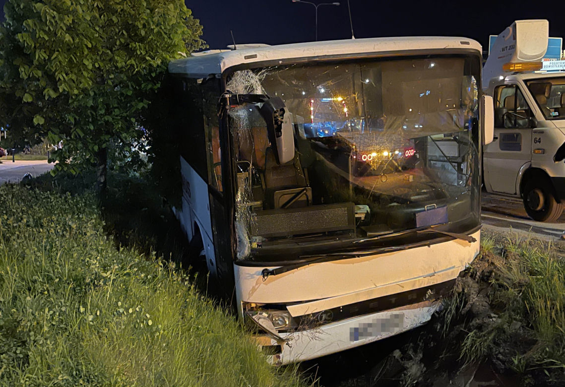 Pędził autobusem po ścieżce rowerowej. Pasażerka przeżyła chwile grozy!