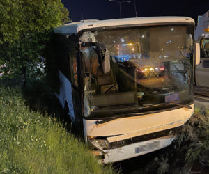 Pędził autobusem po ścieżce rowerowej. Pasażerka przeżyła chwile grozy!