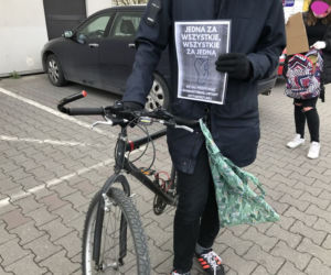 Mieszkanki Otwocka protestują w kolejce do sklepu