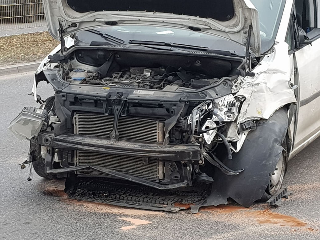 Wypadek na al. Jana Pawła II w Białymstoku. Kierujący zasłabł w samochodzie [ZDJĘCIA]